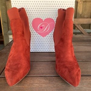 Delicious Shoes Kite-S booties, size 10